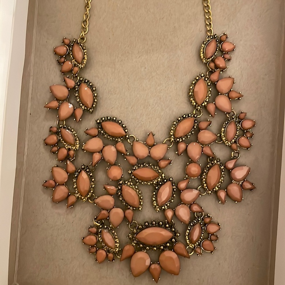 Costume jewelry, gold metal and mauve stone with geometric shapes